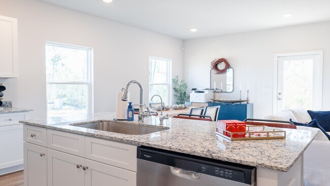 6011 Bemiss Towns Dr unit 36208721, Valdosta, GA 31605 - photo 3