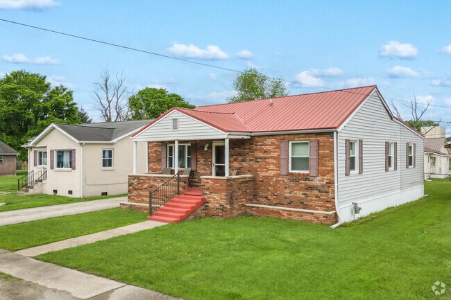 There are several housing styles in the neighborhood of Institute.