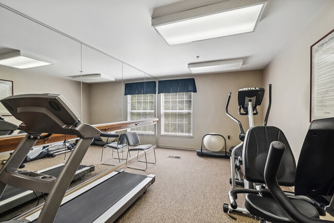 Victoria Park and Woods at Victoria Park Apartments, Woodbridge, VA 22191 - photo 7