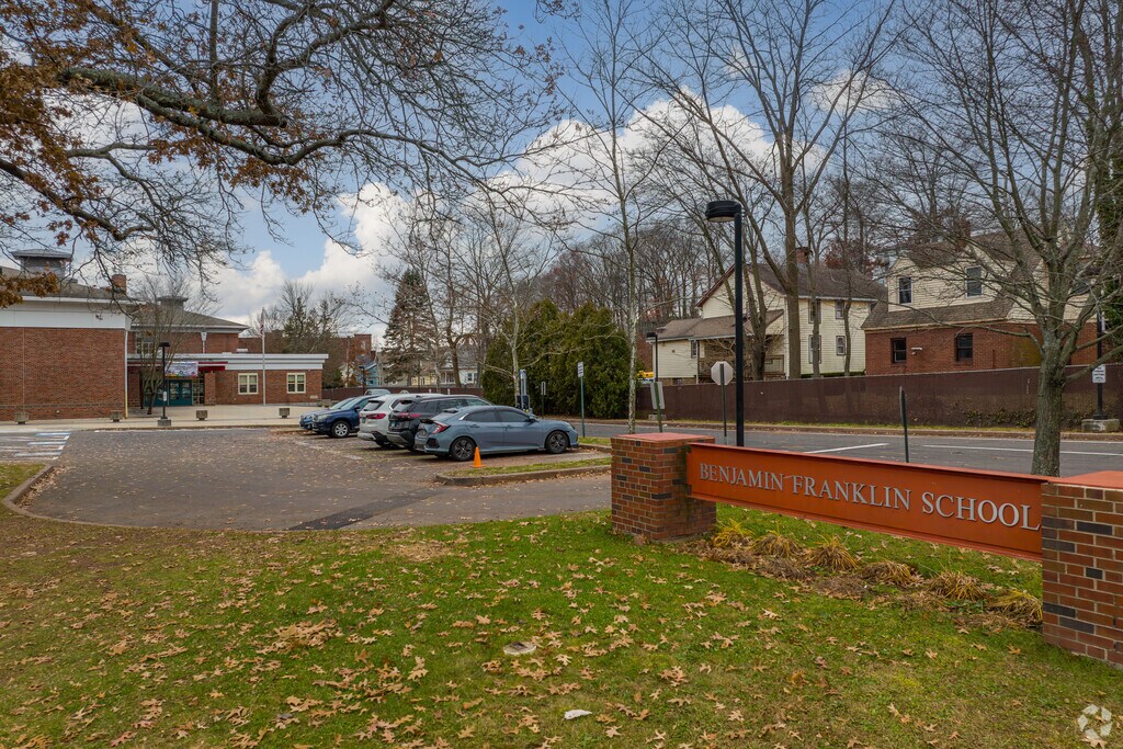 Join the community of learners at the Benjamin Franklin School.