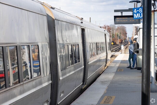 Many Bay Park residents use the East Rockaway LIRR station to commute to NYC.
