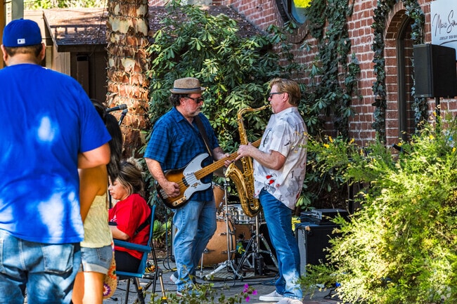 North Claremont residents can celebrate craft beer culture at Claremont Village’s beloved Craft Beer Walk event.