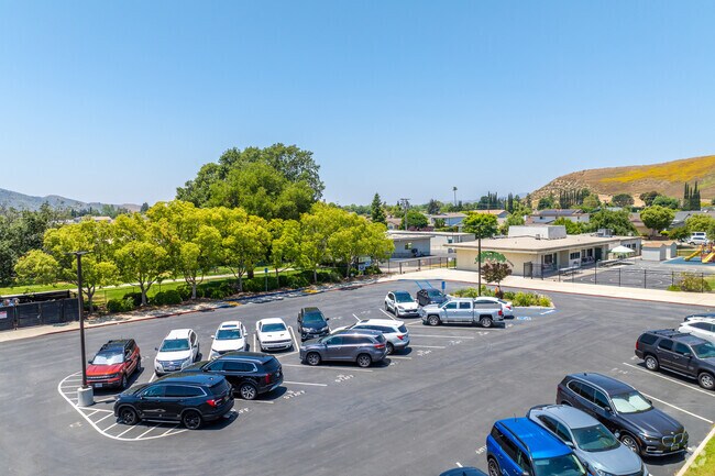 White Oak Elementary School serves over 400 students in Simi Valley, CA.