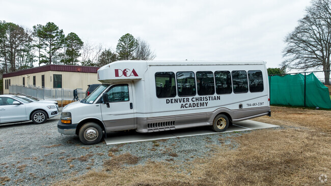 The student-teacher ratio at Denver Christian Academy is 9:1.