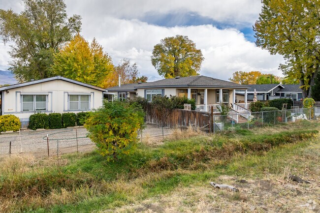 West Bishop homes vary in size and style including manufactured homes nestled out on the range.
