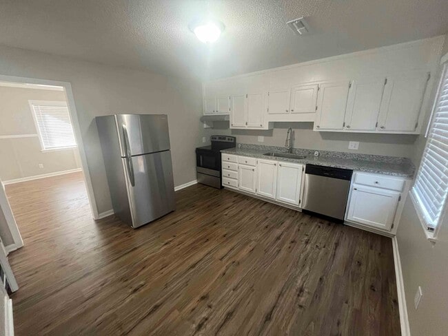 512 Blaine Dr SW, Decatur, AL 35603 - photo 3