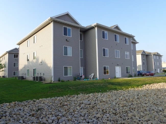 4002 University Ave unit 11, Waterloo, IA 50701 - photo 2