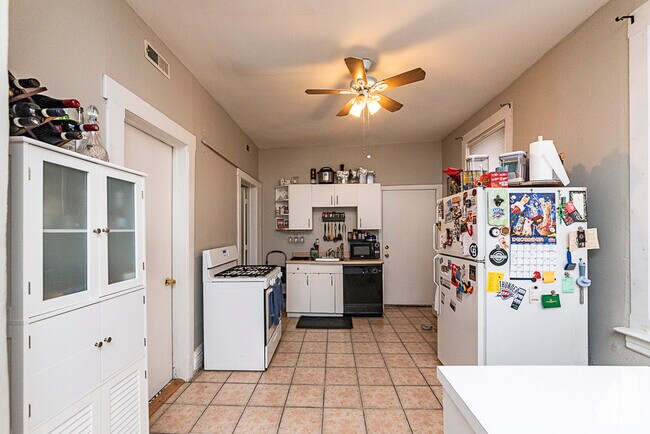 2117 N Winchester Ave unit 2F, Chicago, IL 60614 - photo 3