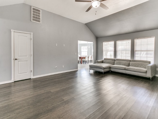 1112 Bryan Dr, Moore, OK 73160 - photo 7