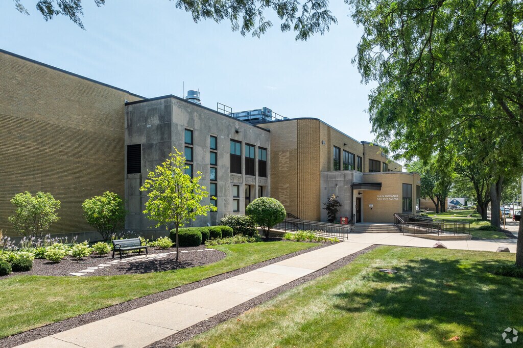 Roy Elementary School has 551 students in grades K-5.