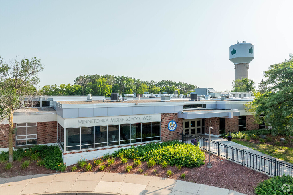 The school has 78 full-time teachers and 3 full-time school counselors to support students.