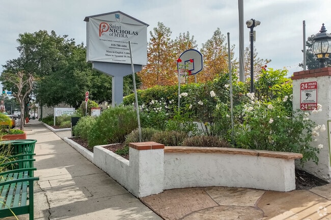 Los Encinos School