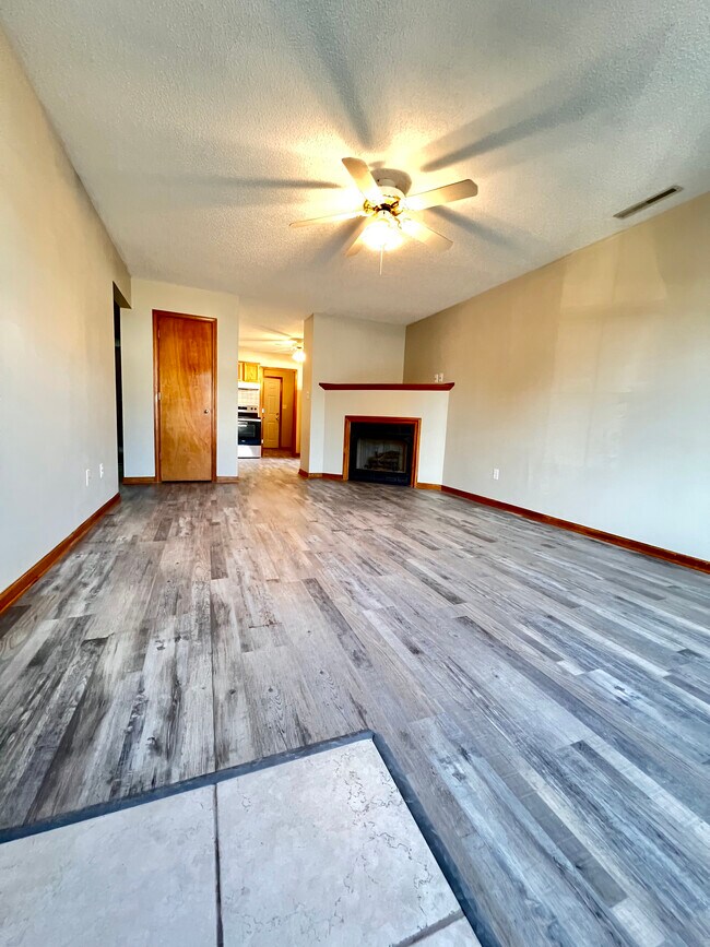 1000 NE Lindsay Ave Unit D, Lee's Summit, MO 64086
