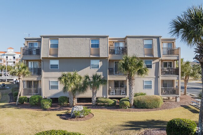 Murrells Inlet has waterfront rental homes in gated communities.