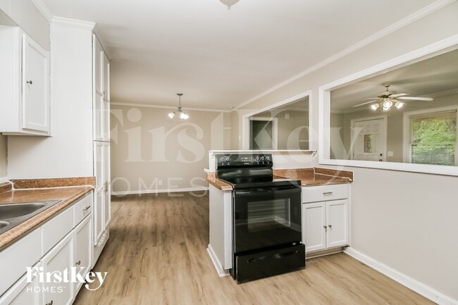 1470 Mountain View Cir NW, Conyers, GA 30012 - photo 6