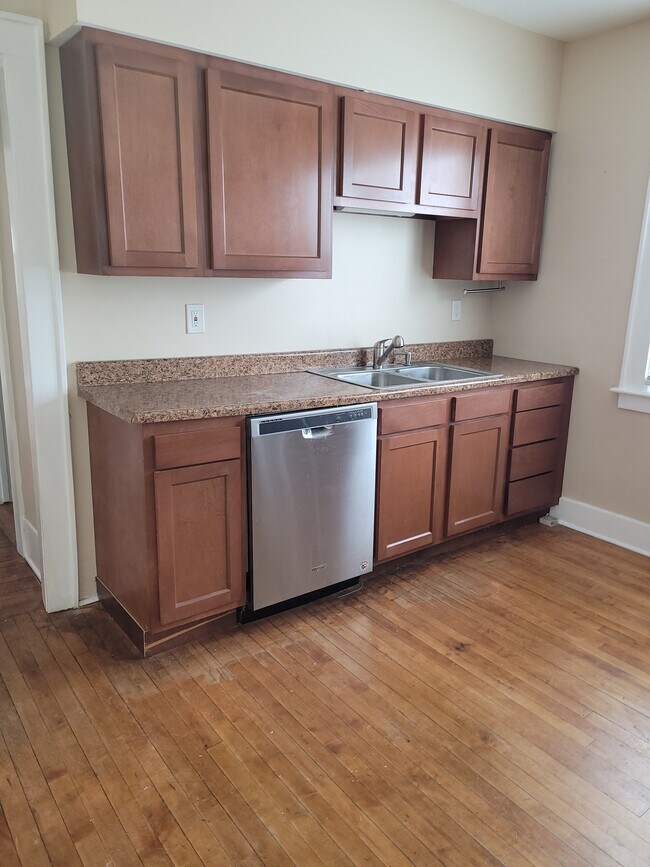 241 Nichols Ave unit First floor, Syracuse, NY 13206 - photo 3