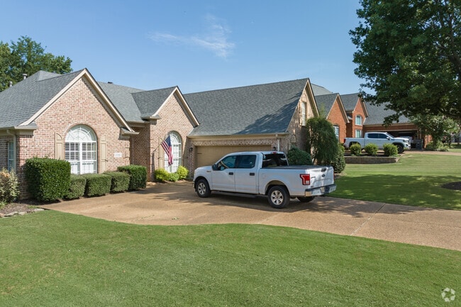 Many homes in Hernando have off street parking.