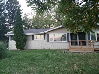 W360N7335 Brown St Unit 7333, Oconomowoc, WI 53066