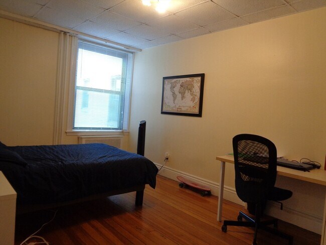 41 Carlton St unit 10, Brookline, MA 02446 - photo 3