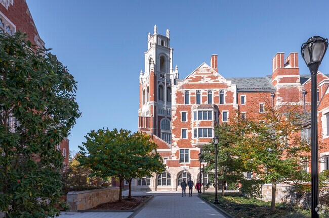 Student and locals can enjoy a walk though Ben Franklin College at Yale.
