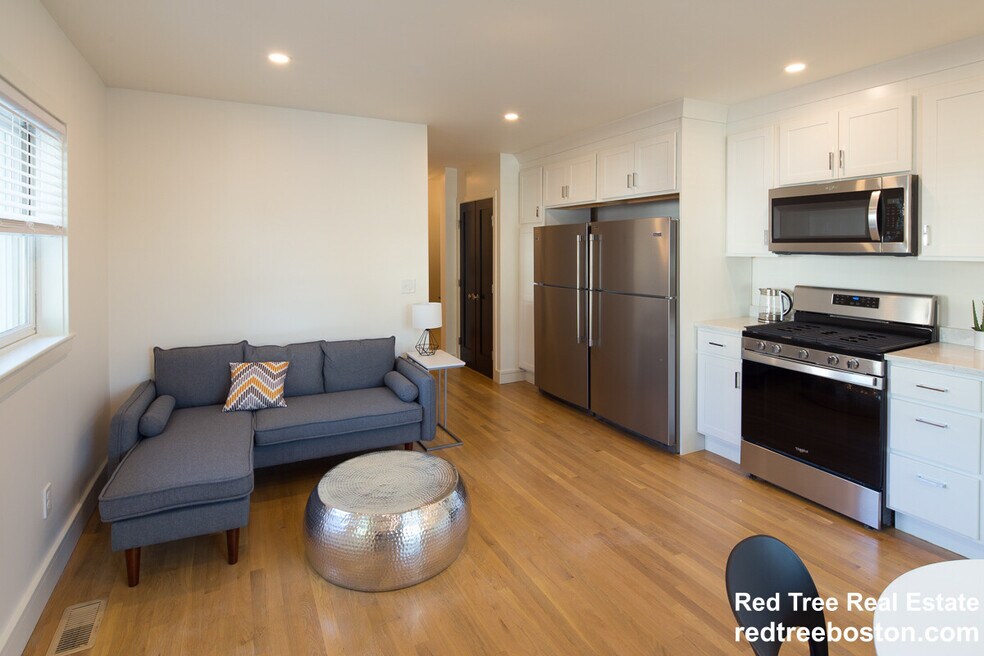 92 Brown St unit 1, Waltham, MA 02453 - photo 1