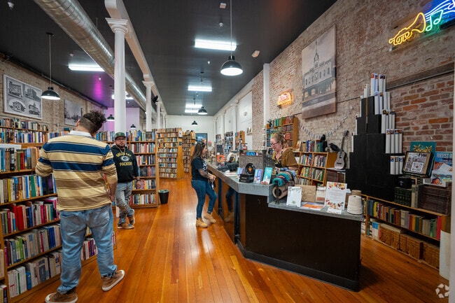 Books offer tons of reading options in Salinas.