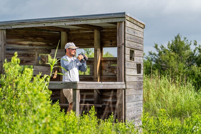 Those interested in wildlife can head to the Dos Vaca Muertas birding are in Pointe West.
