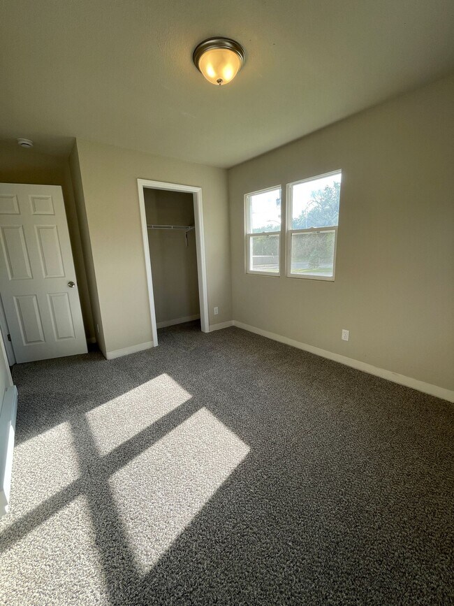 2413 24th St, Des Moines, IA 50310 - photo 6