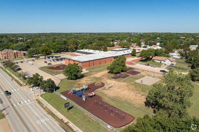 Younger students in the area may attend Kingman Elementary School.