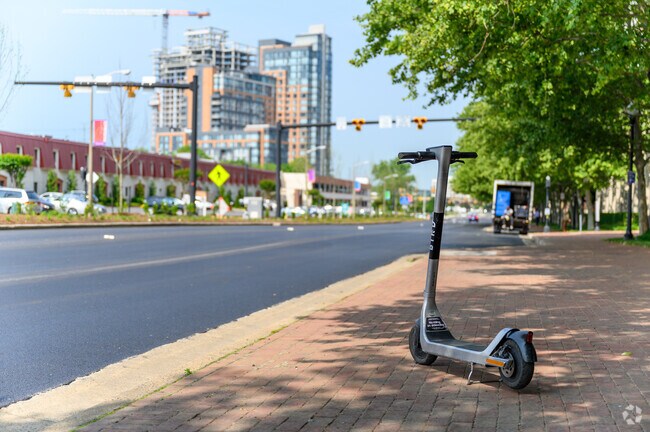 There are many ways to get around the Eisenhower Avenue neighborhood.