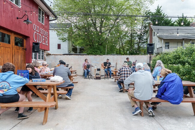 Landenberg folks gather at Old Stone Cider on a Saturday night to hear live music and enjoy small-batch beers.
