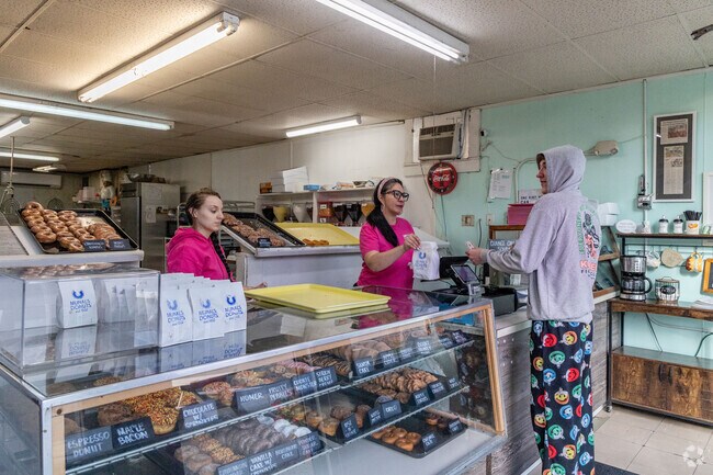 Munals Donuts was founded in1952 and is located in the Kolb Park Area near Walter Jetton.