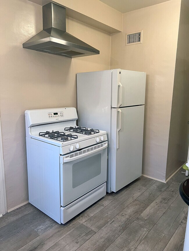 4 Burner Gas Stove & Oven