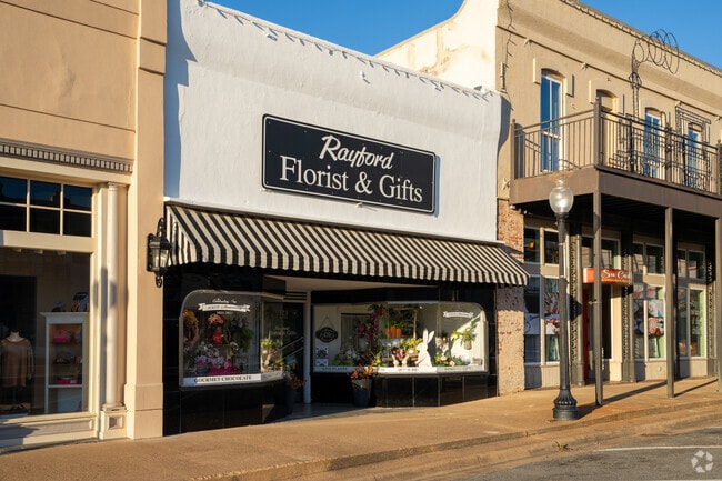 Charming small boutiques line the streets of Henderson's downtown.