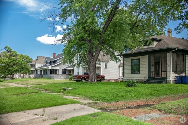 The median home price in Coffeyville is $82,000, which is 80% lower than the national median.