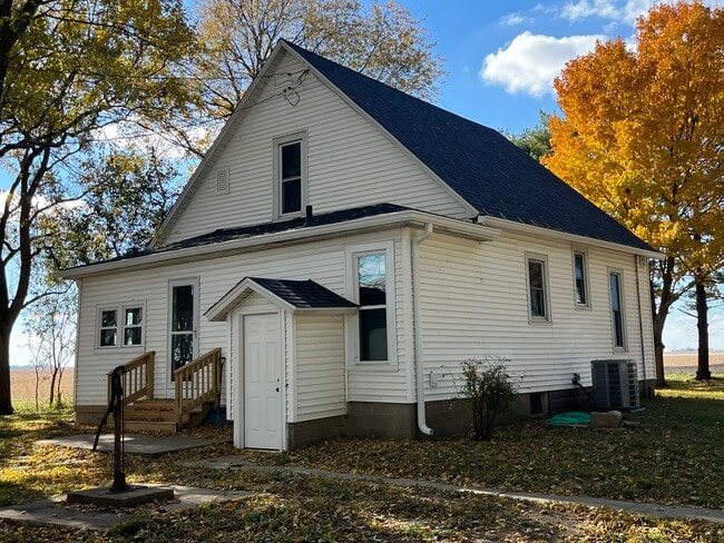 14044 Strawn Rd, Maroa, IL 61756 - photo 3