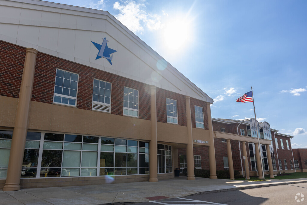 Lakeview Elementary School provides education in the neighborhood of 
Outlying Trumbull County