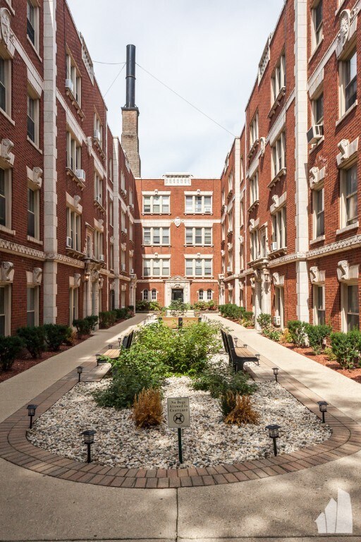 540 W Surf St unit 544-gdn, Chicago, IL 60657 - photo 2