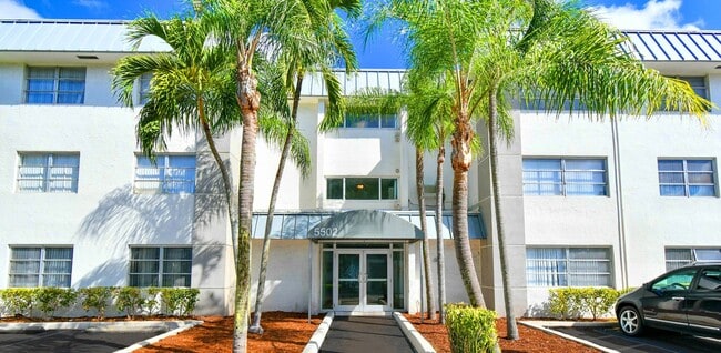 Park Hill Hollywood Apartments, Hollywood, FL 33021 - photo 2