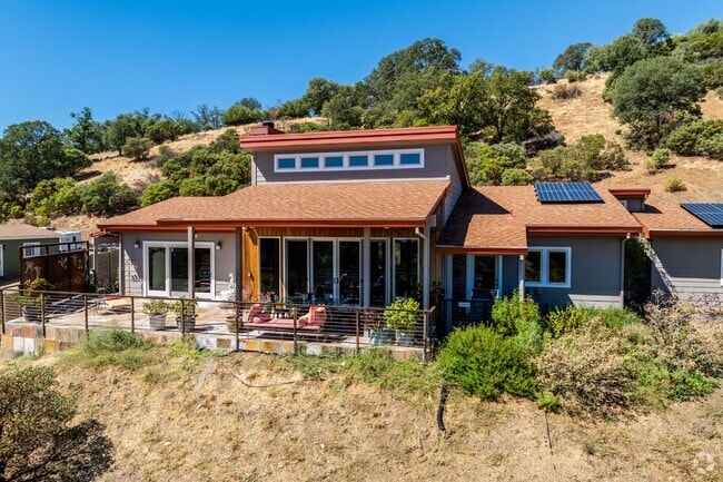 It's common to find newly built custom homes in North Lakeport.