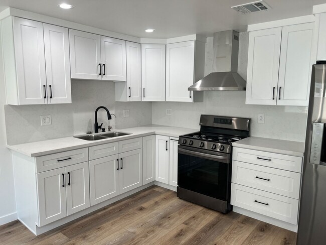 7718 N Glenoaks Blvd, Burbank, CA 91504 - photo 6