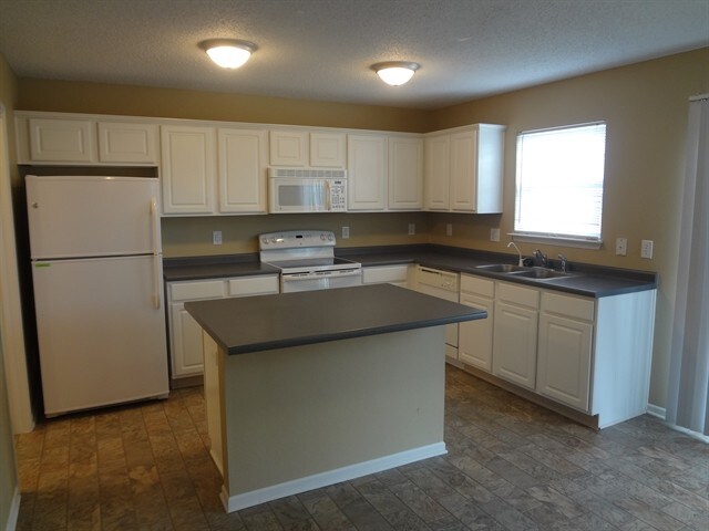 14421 Refreshing Garden Ln, Fishers, IN 46038 - photo 5