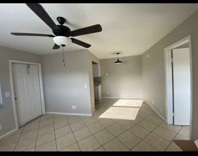 111 N L St unit 10, Lake Worth, FL 33460 - photo 2