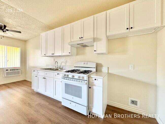 15552 Nordhoff St unit 104, Los Angeles, CA 91343 - photo 5