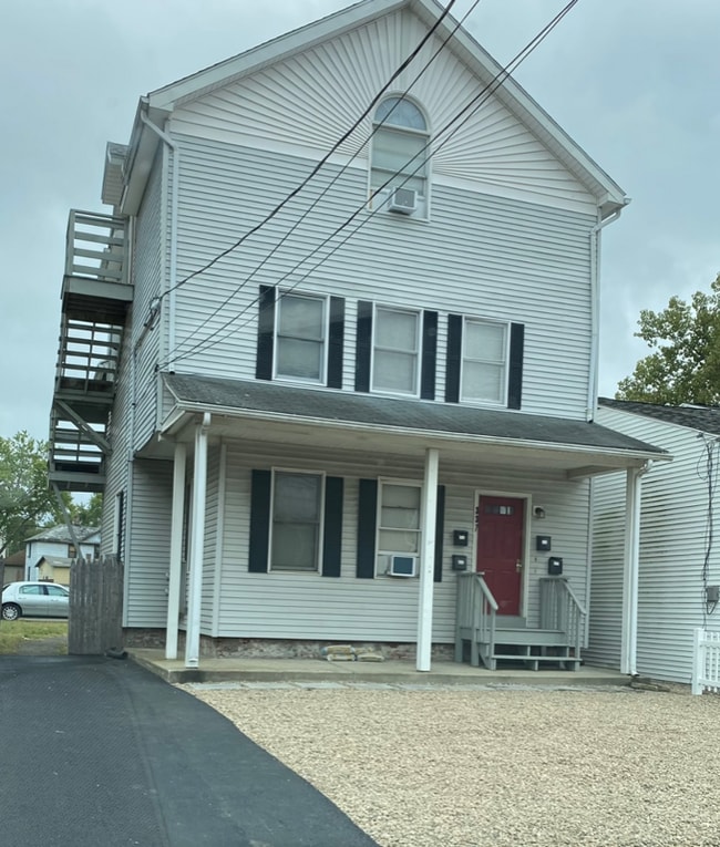 337 Montcalm St Unit 1, Chicopee, MA 01020