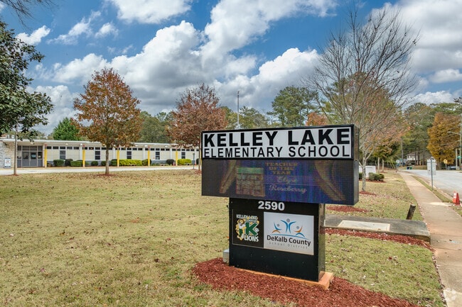 Kelley Lake Elementary School is located in the neighborhood of Candler-McAfee.