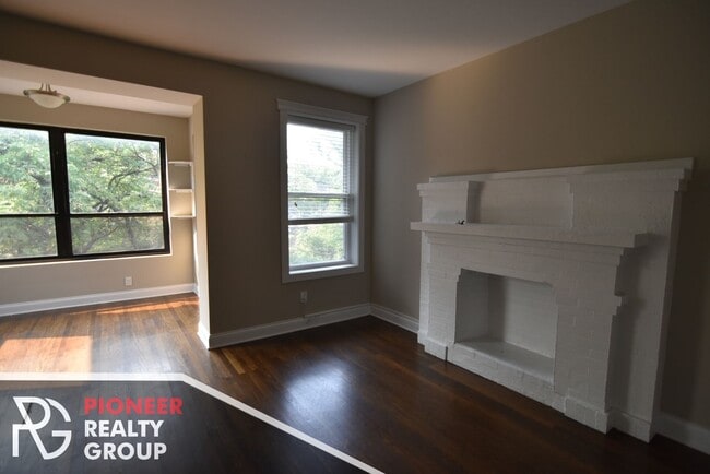 706 W Buckingham Place unit 700 West Grace 710-2, Chicago, IL 60657 - photo 2
