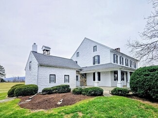 105 S Windy Mansion Rd, Reinholds, PA 17569