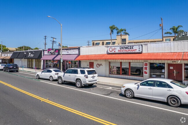 East Broadway in Bluff Heights offers several dining options to choose from.