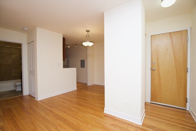 628 W Wrightwood Ave unit J01P, Chicago, IL 60614 - photo 7